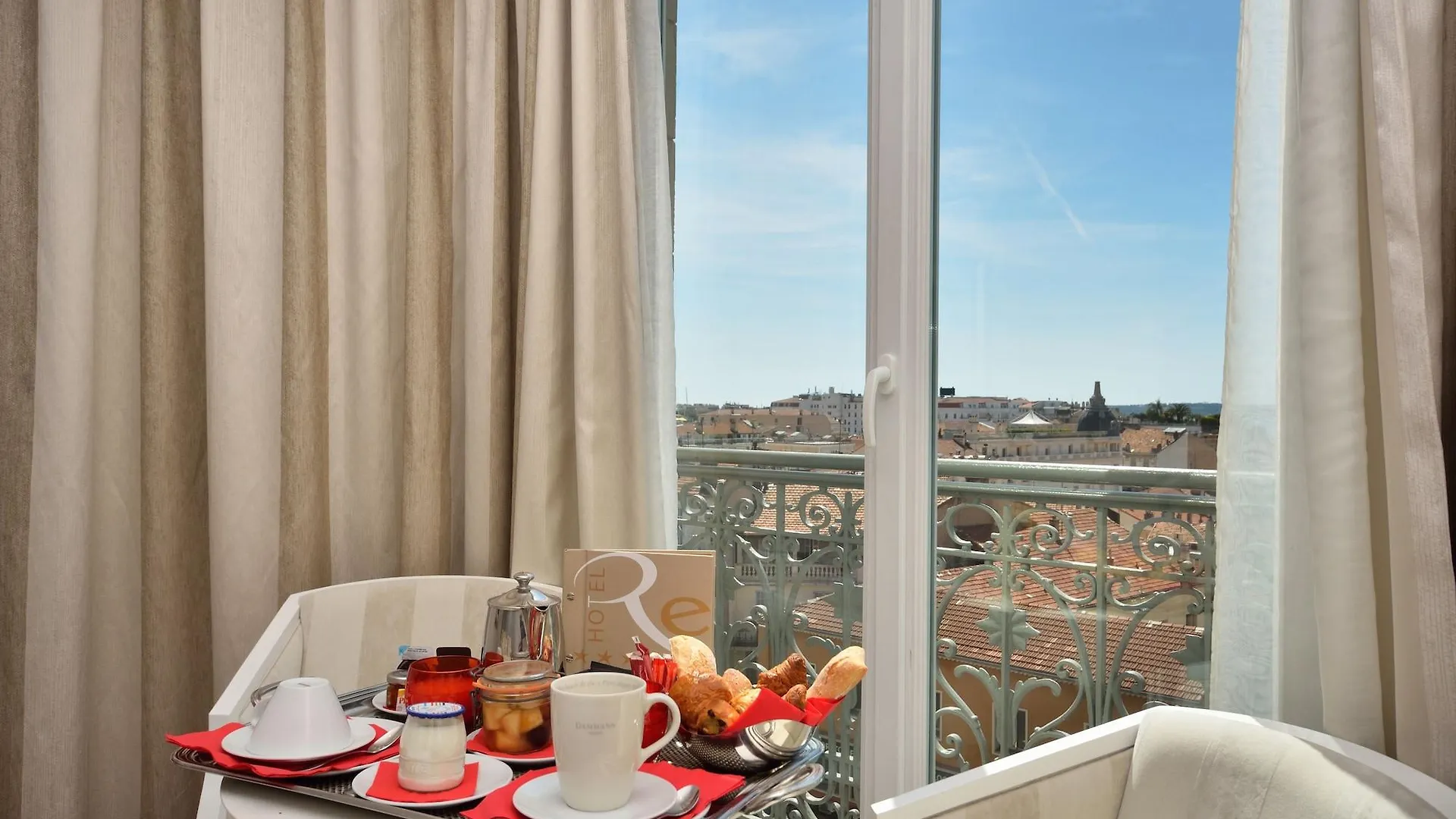 ****  Hotel Renoir Cannes France