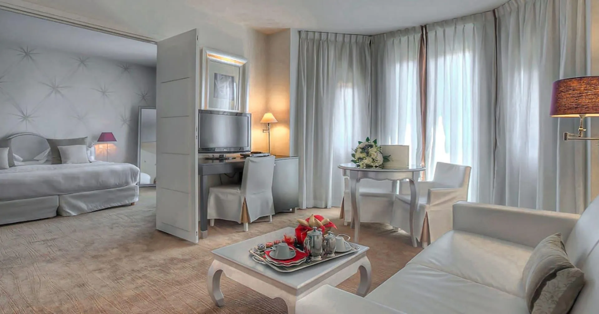 ****  Hotel Renoir Канны Франция