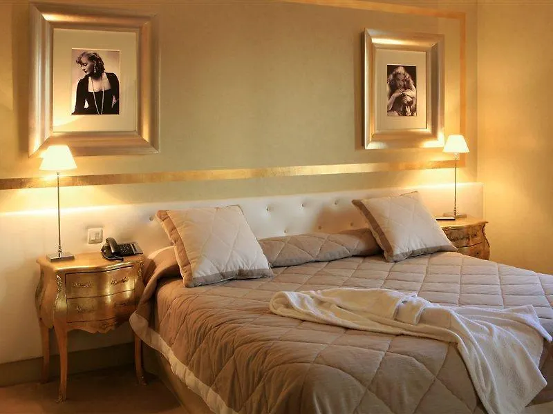 Hotel Renoir Канны 4*,