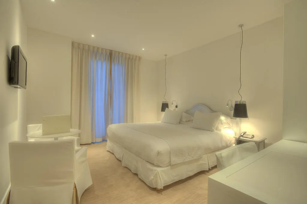 Hotel Renoir Канны Франция