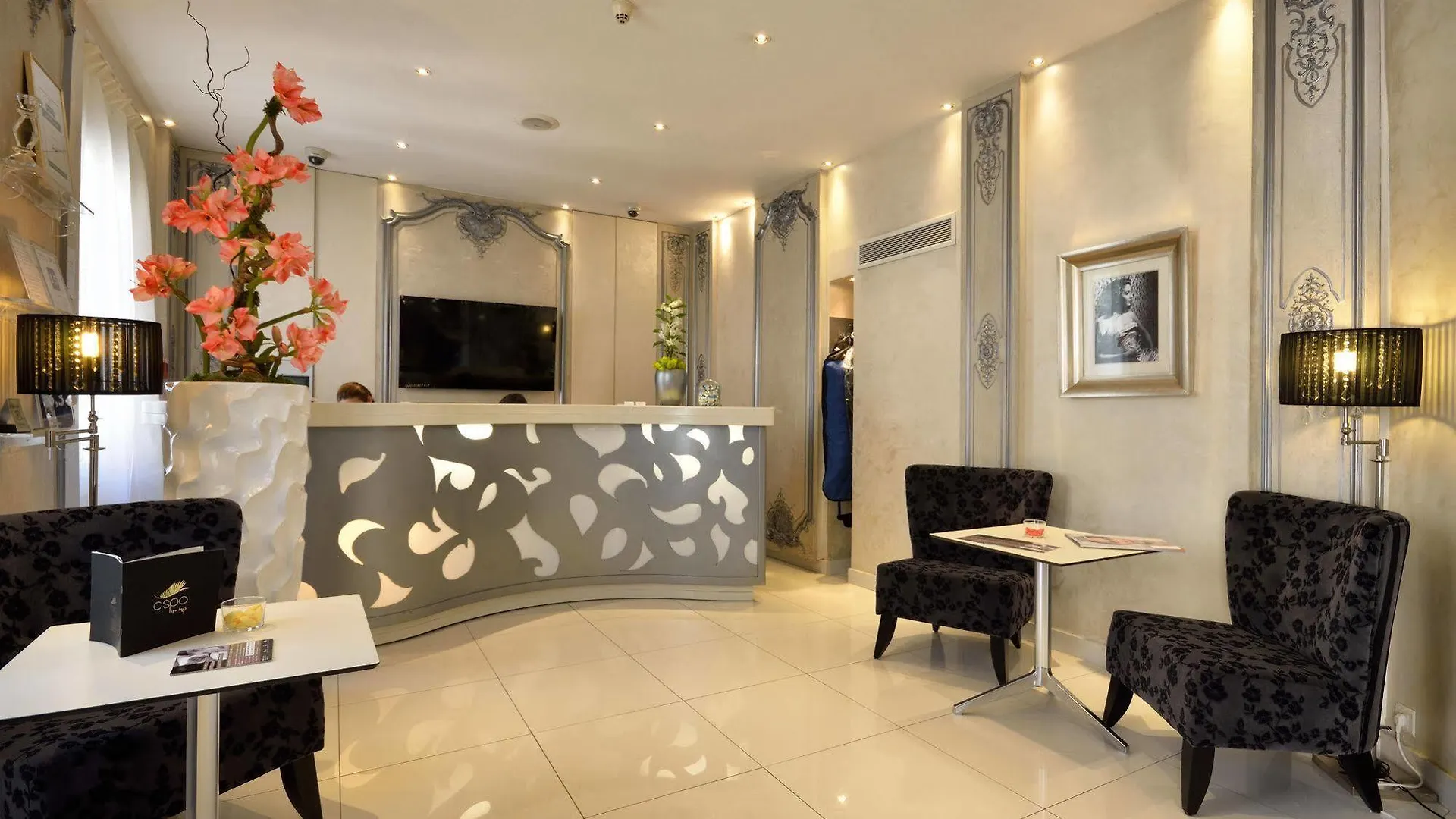 Hotel Renoir Канны