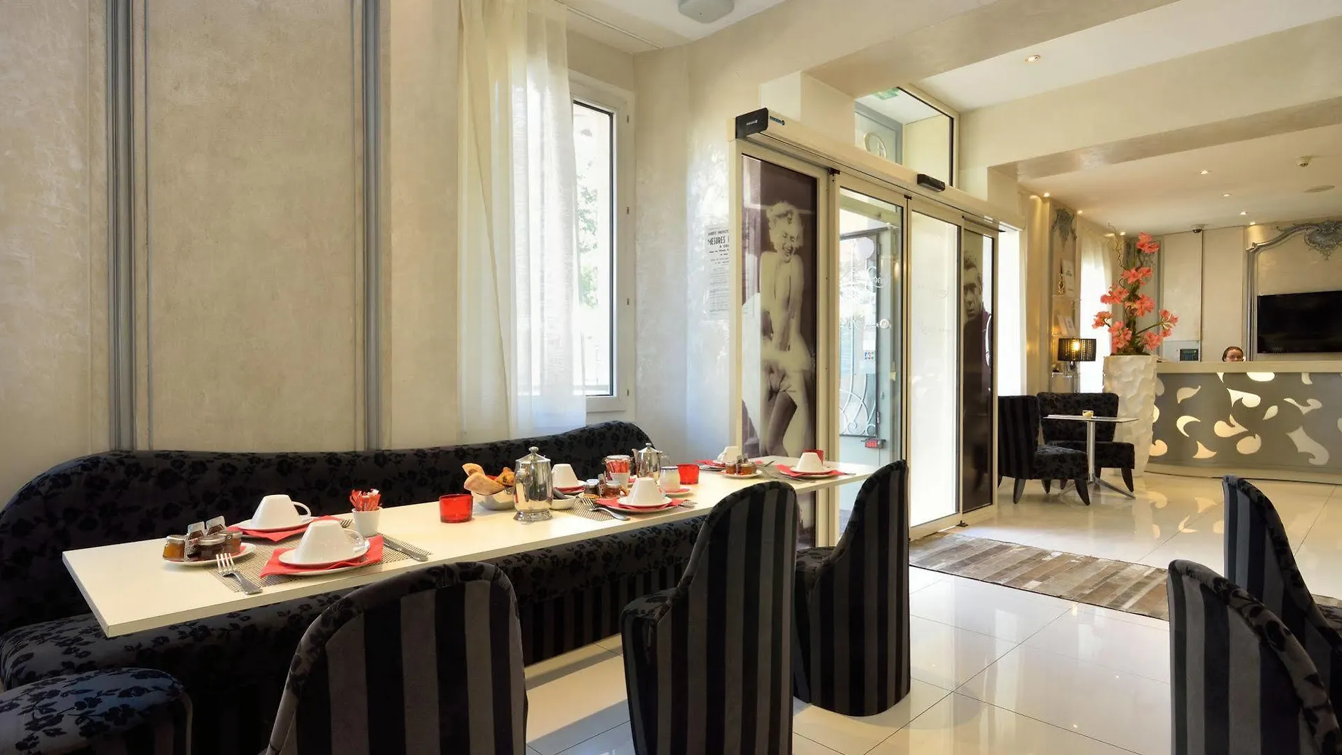 Hotel Renoir Канны 4*,  Франция