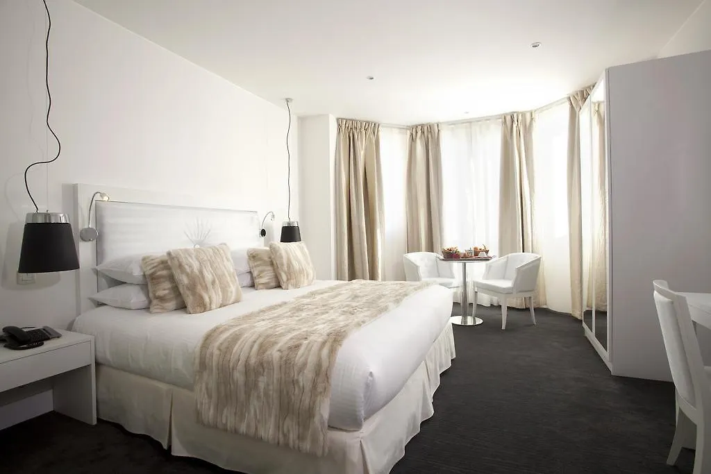 Hotel Renoir Канны