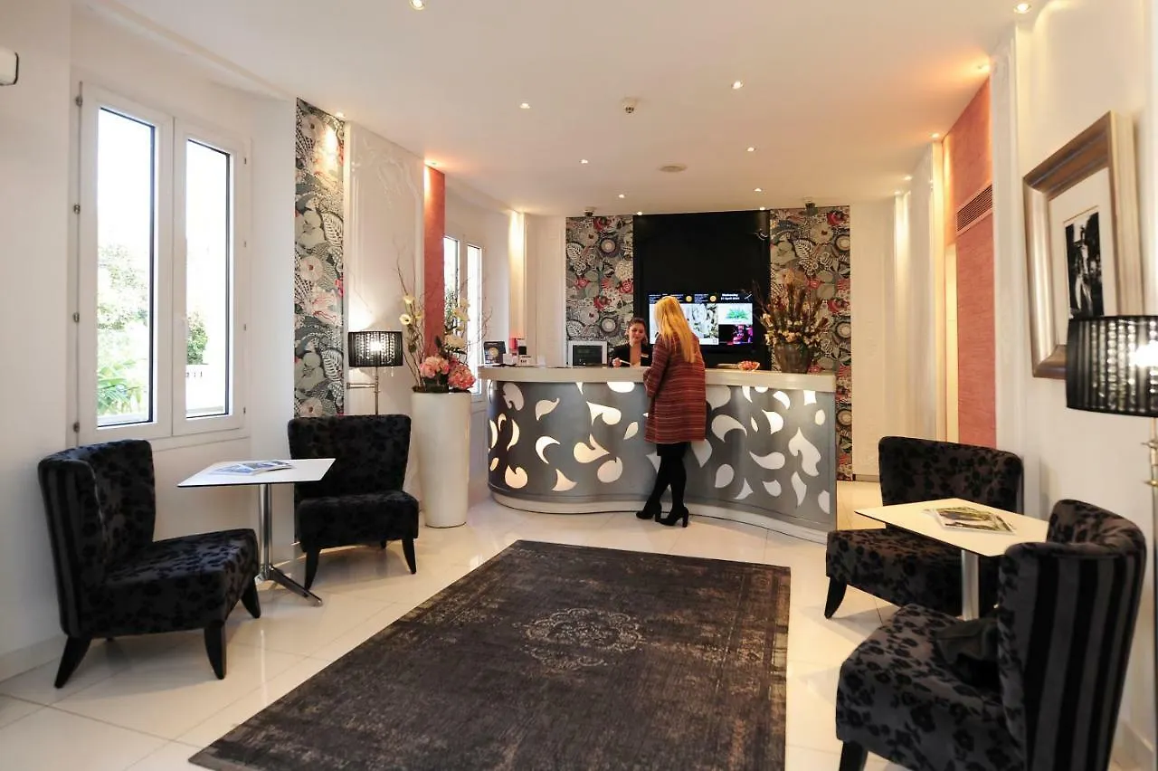 ****  Hotel Renoir Канны Франция