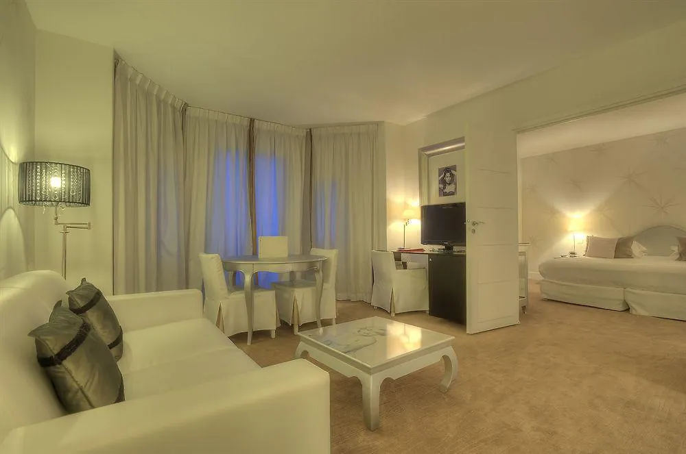 Hotel Renoir Канны Франция
