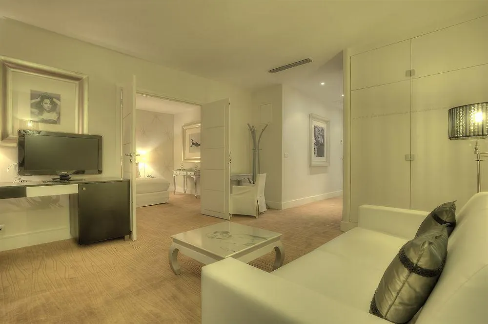 Hotel Renoir Канны 4*,  Франция