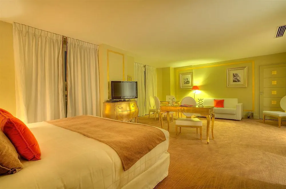Hotel Renoir Канны