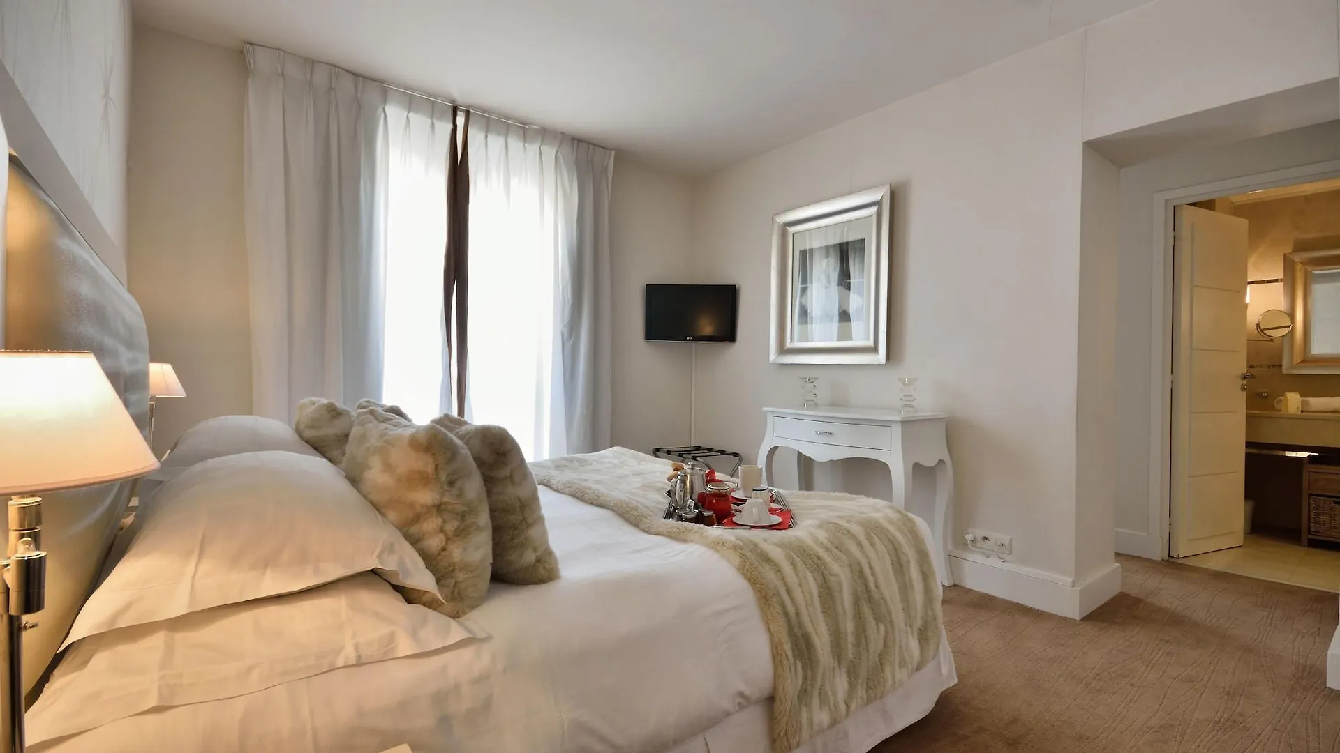 Hotel Renoir Cannes