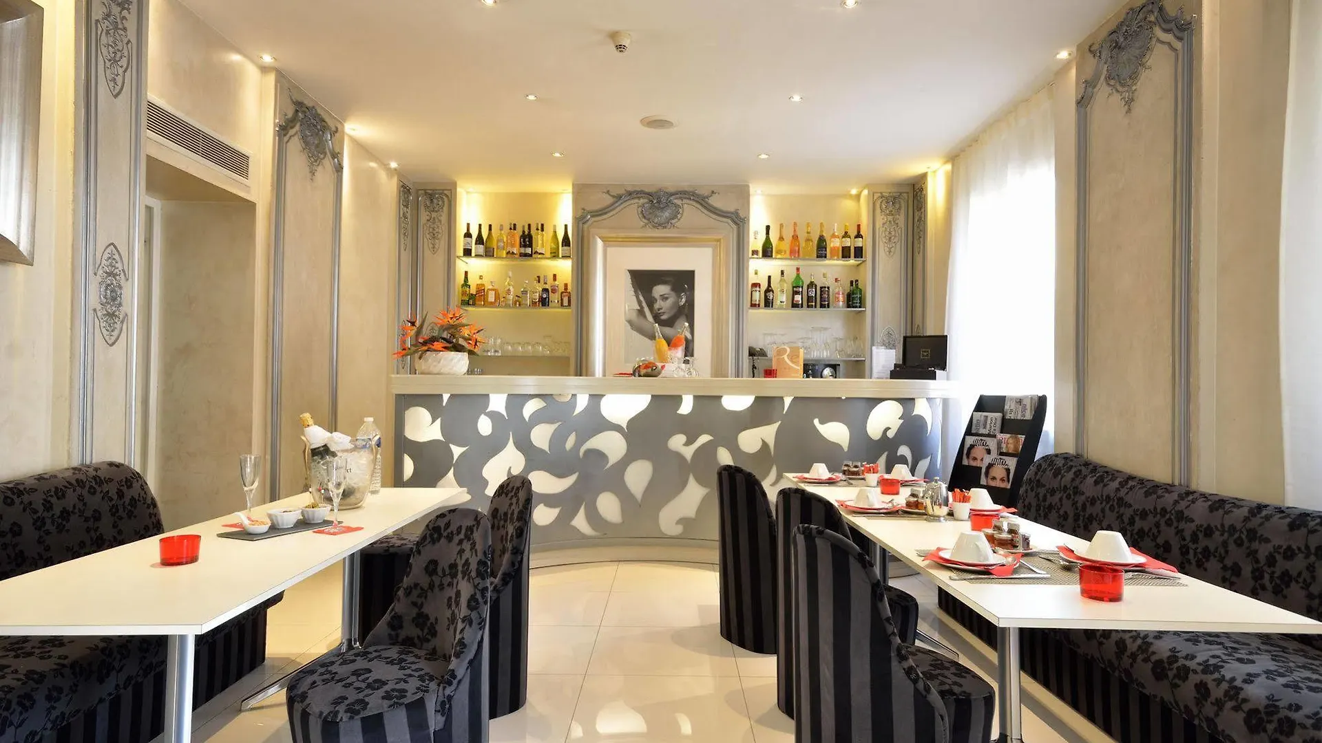 Hotel Renoir Cannes 4*,