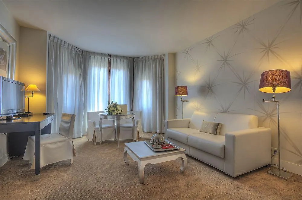 Hotel Renoir Cannes